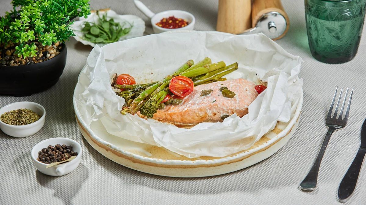 Somon în foaie pergamentată Nord Bistro